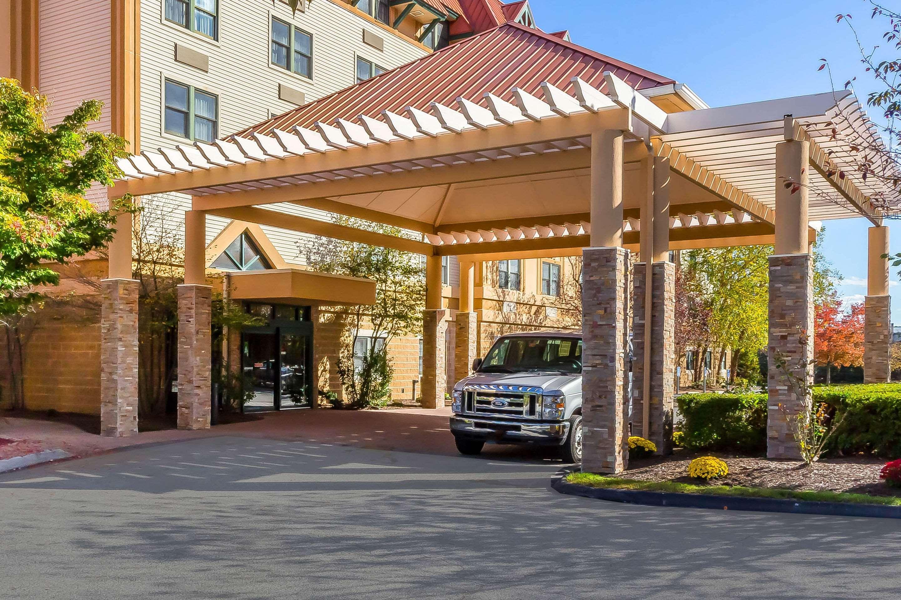 Comfort Suites Near Casinos Norwich Exterior photo